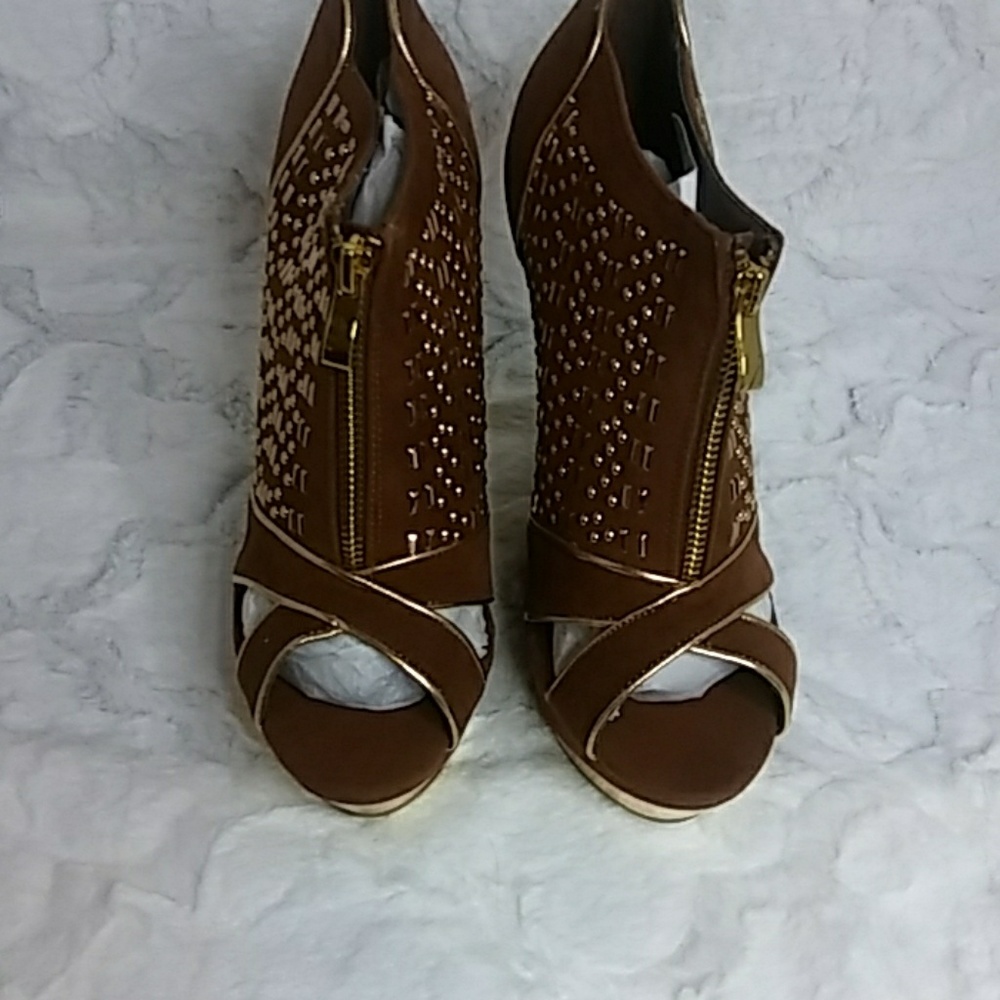 Lilliana Brown Wedges - Never Worn